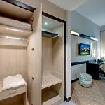 City Avenue Hotel