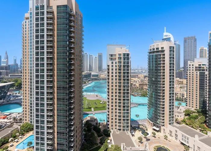 Downtown Dubai, Luxury 2 Bed 2 Bath Apartment - Pool, Gym, Aircon, Parking - Views Of The Dubai Fountain & Burj Khalifa
