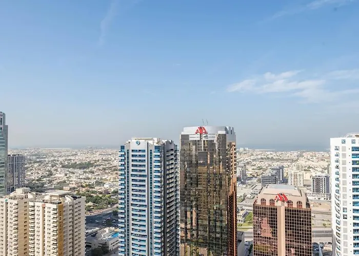 Luxury Retreat, City & Sea Views, Metro Nearby