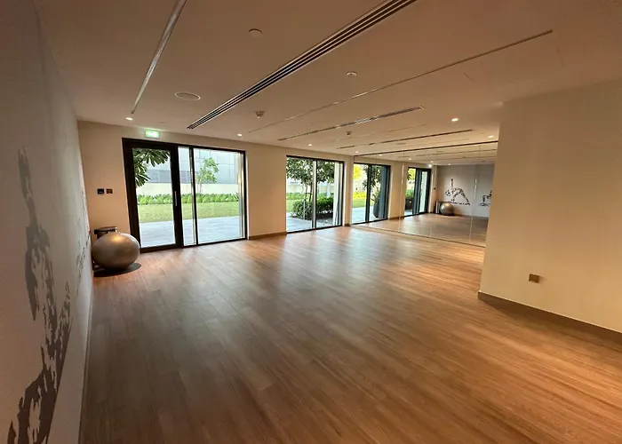 Full Burj Khalifa Views / 5 Min Walk From Dubai Mall / Designer Choice / 6 People / New Building