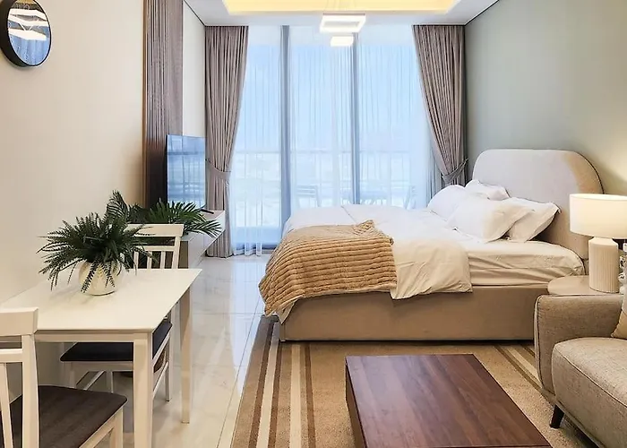 Comfy Studio With Sky View In Studio City