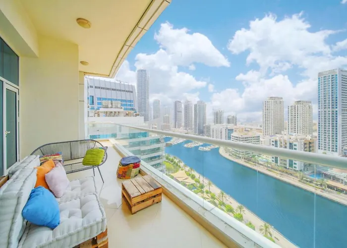 Magnificent Marina View Luxurious 2 Bedroom Apartment