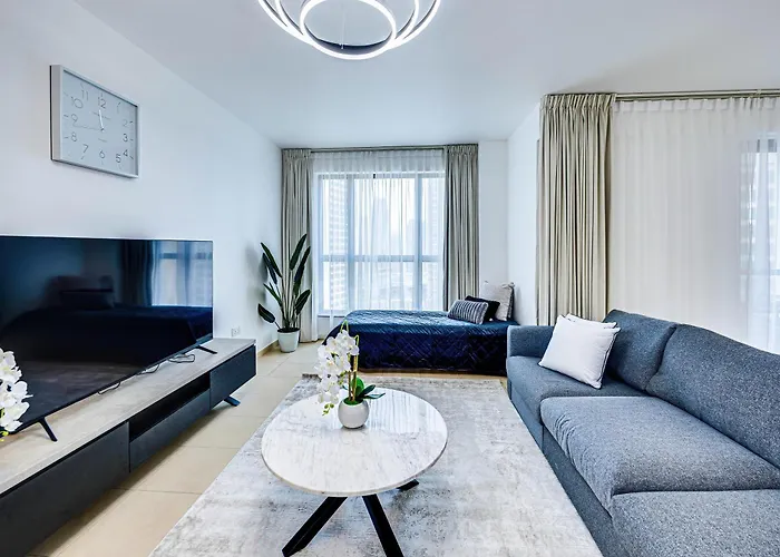 Stylish 2Br Apt Just Minutes From Beach