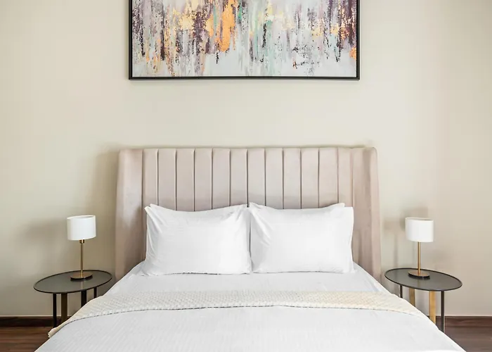 Luxury 1 Bedroom Apartment In Discovery Gardens