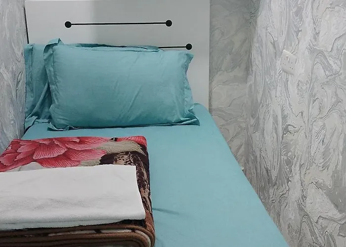 Loft And Full Partition Hostel Room Near Deira Fish Roundabout Metro