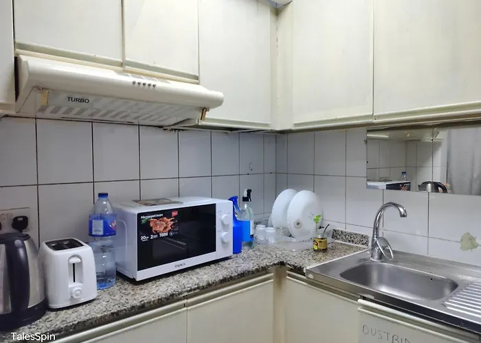 Rovers Boys Hostel Dubai Near Gold Souq Metro