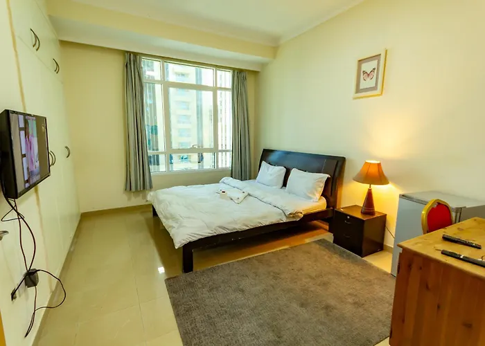 Lovely Spacious Rooms For Ladies In Marina للفتيات فقط
