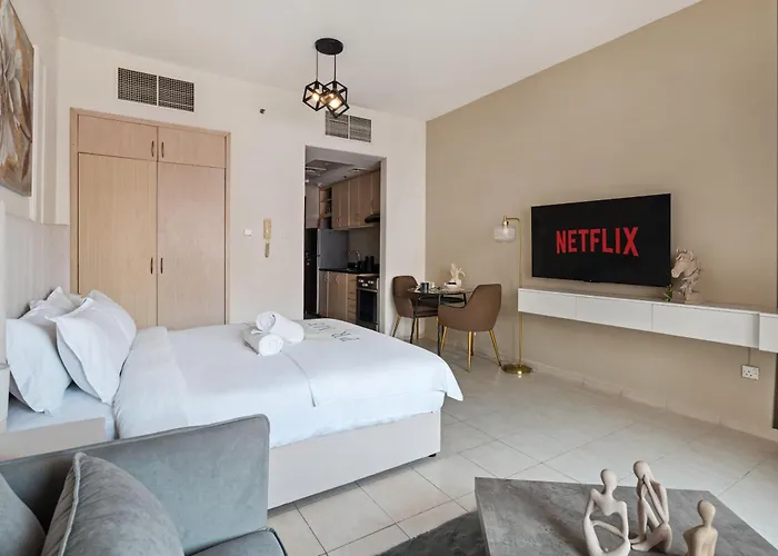 Sunny Studio Perfect For Discovery Gardens Stays