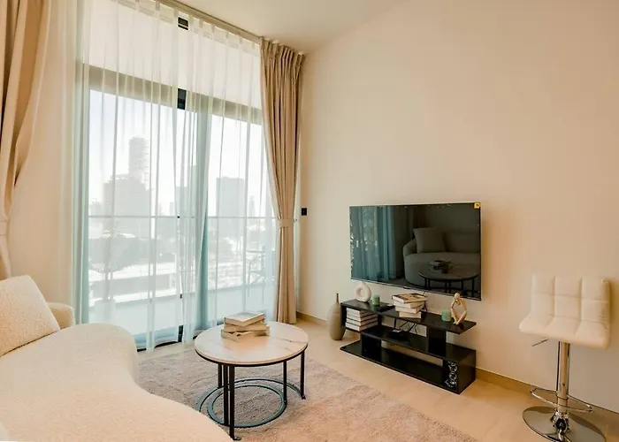 Luxury 1Br In Jvc W Pool Gym Parking And Close To Top Attractions