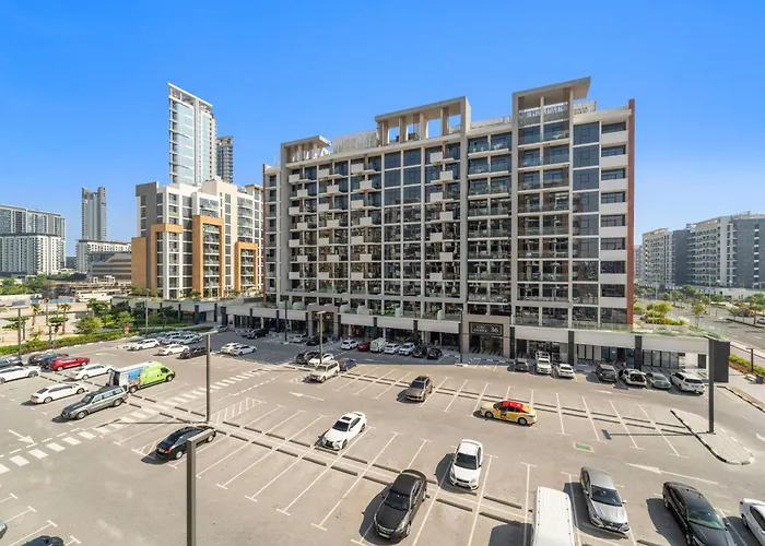 Studio Azizi Riviera 24 Community View