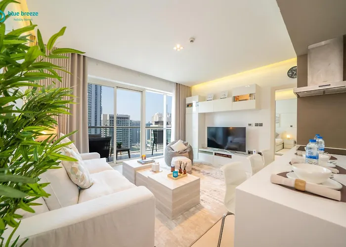 Blue Breeze - Modern Apt With Partial Marina Views & Balcony
