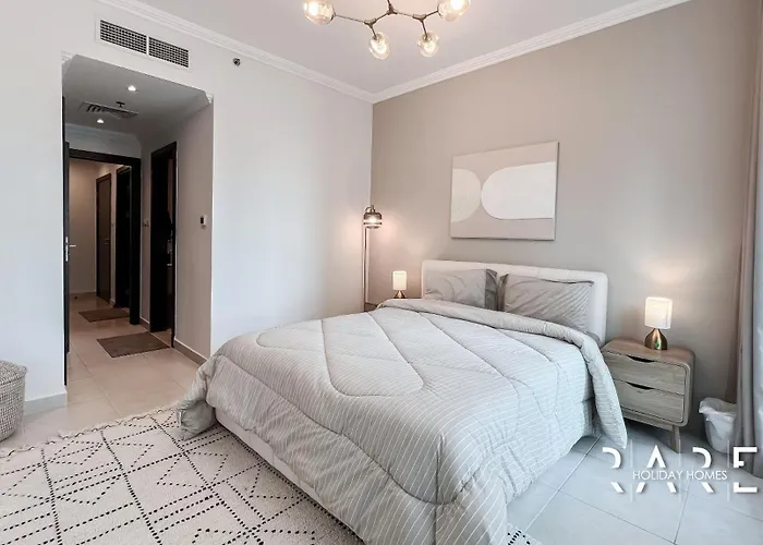 Rare Holiday Homes - Marina Quays West Tower - Near Marina Mall - R1003 - Dubai Marina