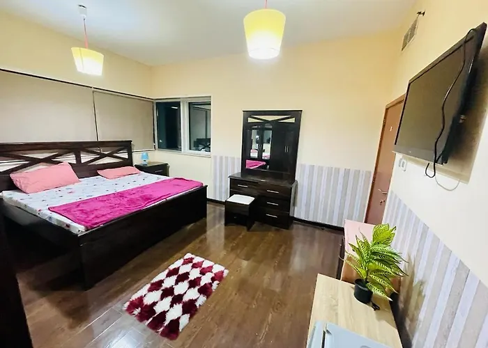 Amazing Couples Private Room Close To Mall Of Emirates