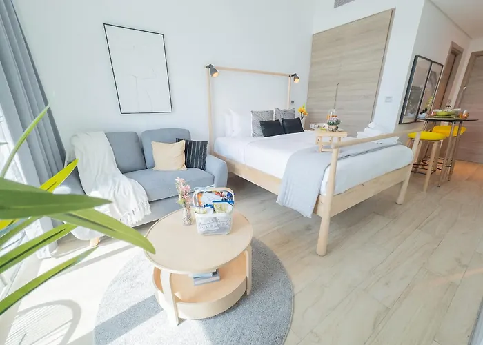 Airstay - Contemporary Studio - Dubai Marina - Monthly Offer Available