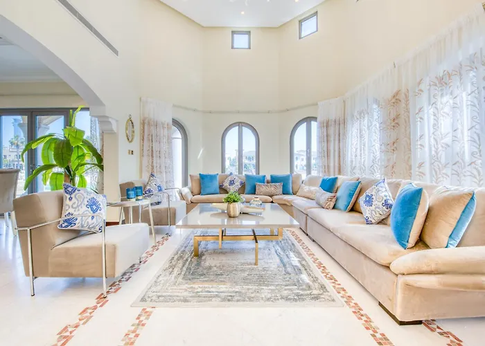 Luxurious Villa With Beach Access & Private Pool