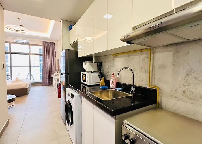 Upscale Studio Apartment Business Bay With Balcony And Free Parking By Belvilla