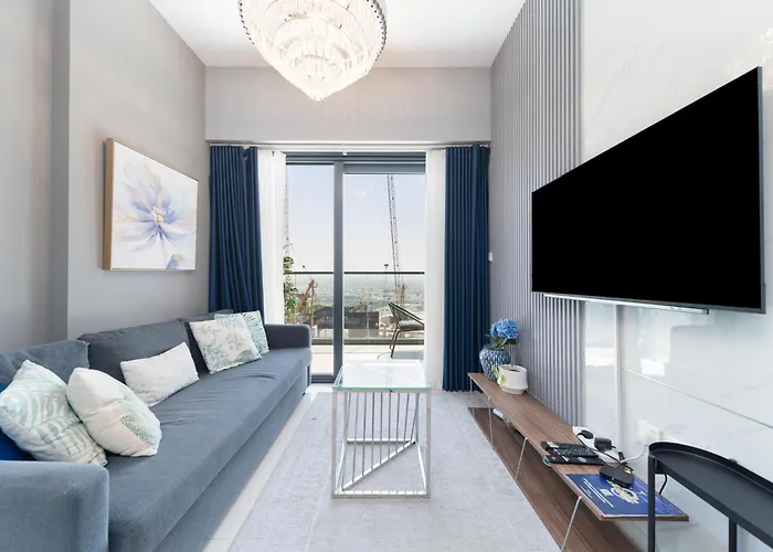 Sleek & Modern 1-Bed In Zada Tower Business Bay