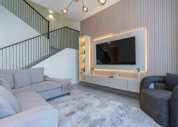 Stylish Living - Brand-New Family Community
