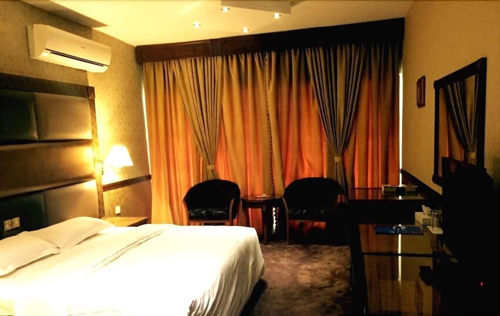 Hotel Abjad Crown Dubai