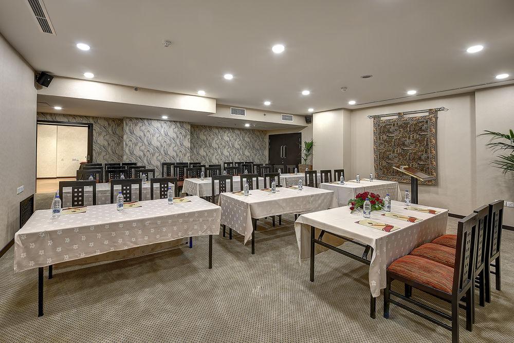 Hotel Grandeur Al Barsha 4*