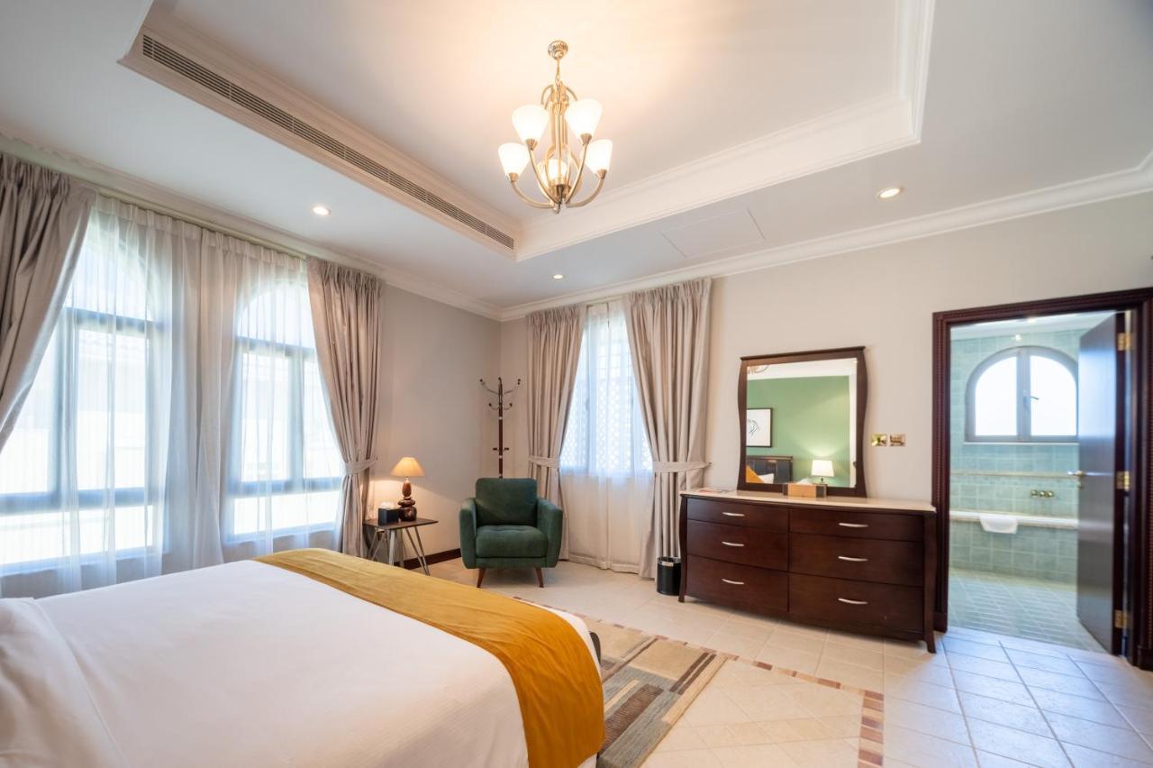 The S Holiday Homes - Luxurious 5 Bedrooms At Palm Jumeirah With Private Swimming Pool And Private Beach Access
