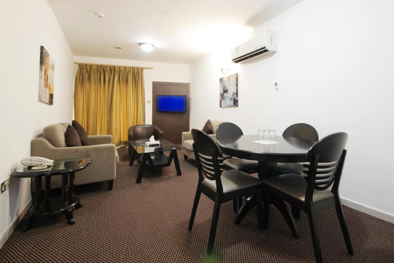 Dallas Hotel 2*