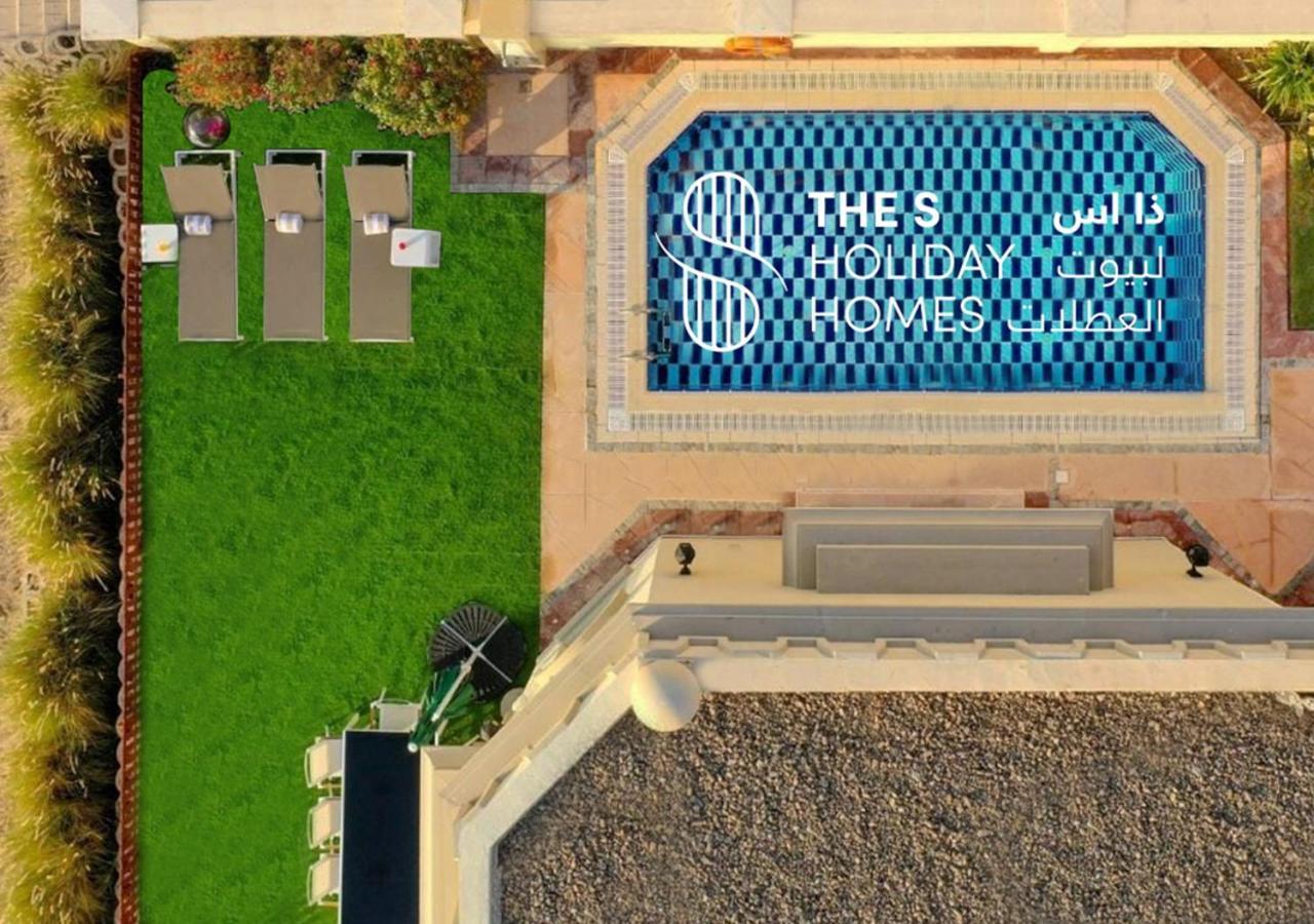 The S Holiday Homes - Luxurious 5 Bedrooms At Palm Jumeirah With Private Swimming Pool And Private Beach Access