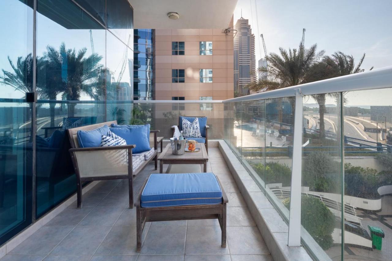 Frank Porter - Emirates Crown Tower * Dubai