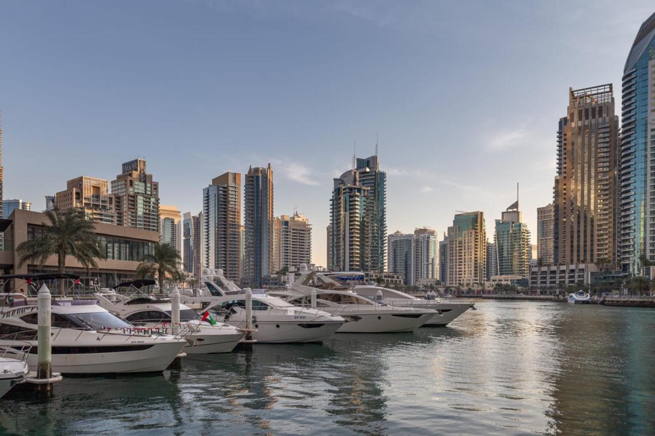 Frank Porter - Emirates Crown Tower * Dubai
