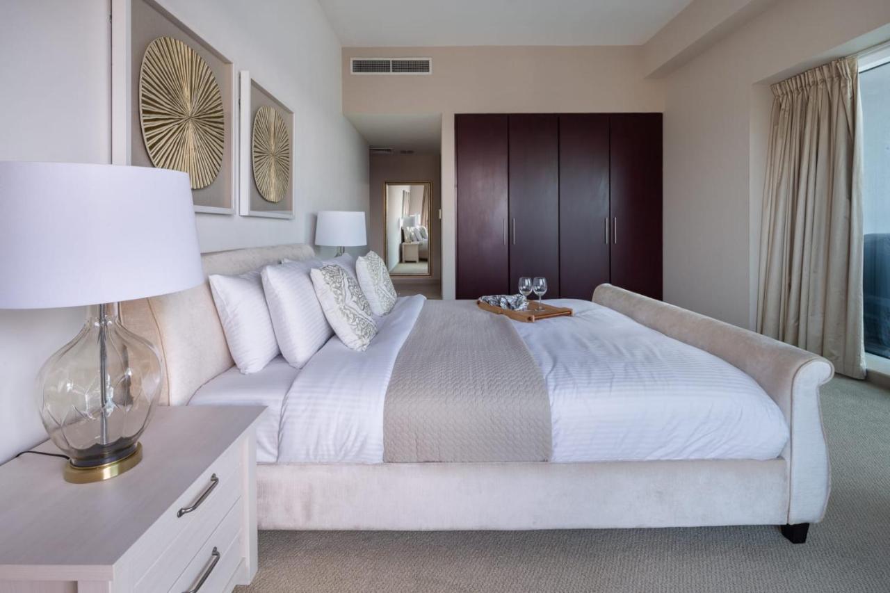 Frank Porter - Emirates Crown Tower Daire