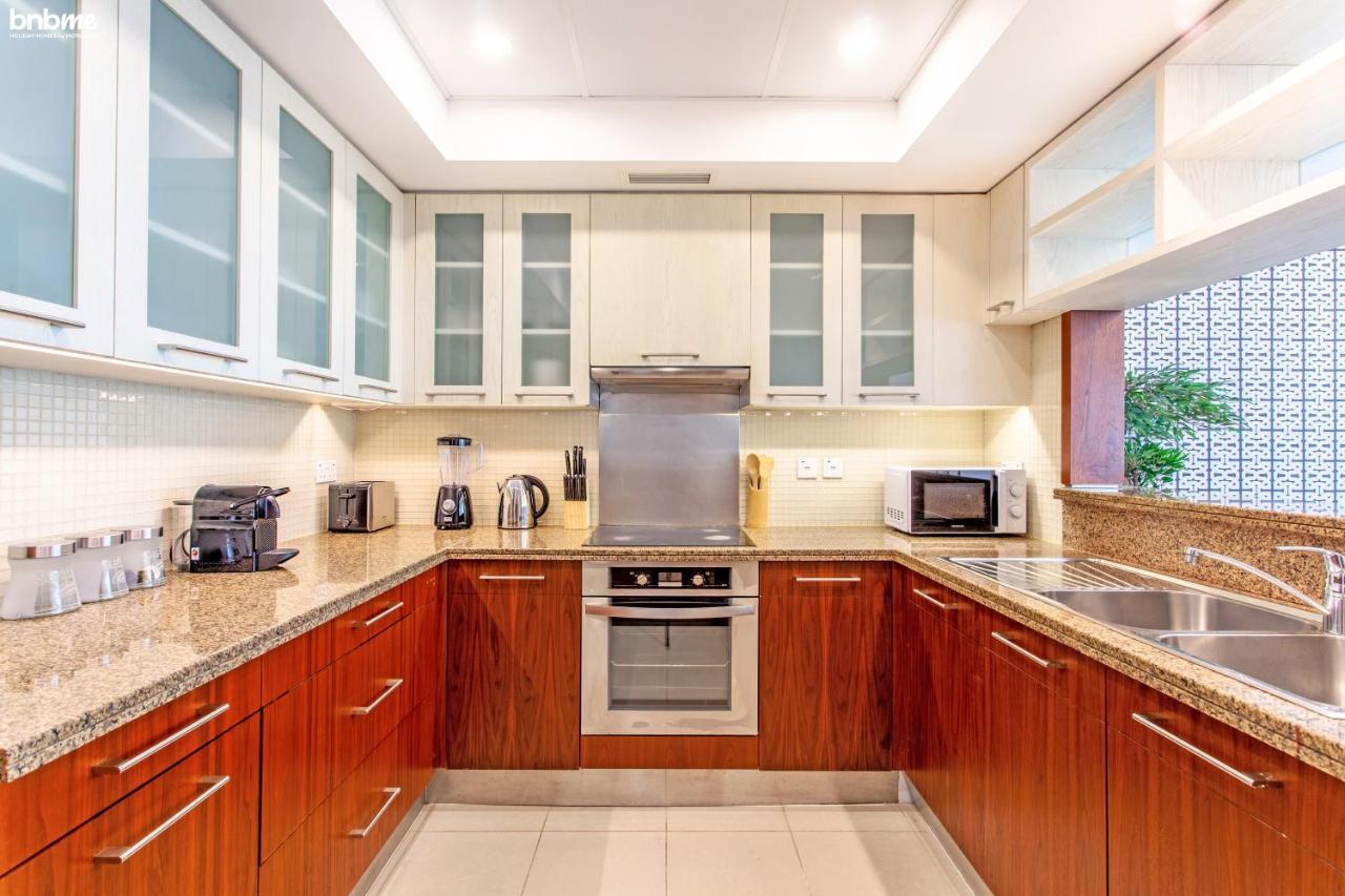 Apartment Inbetween Burjk & Mall Both Walking Distance - 1106