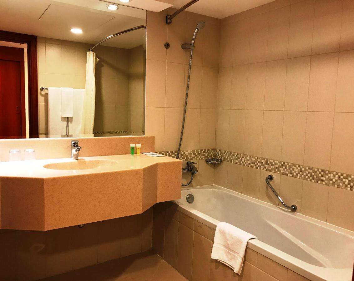 Hotel Copthorne Airport 3*