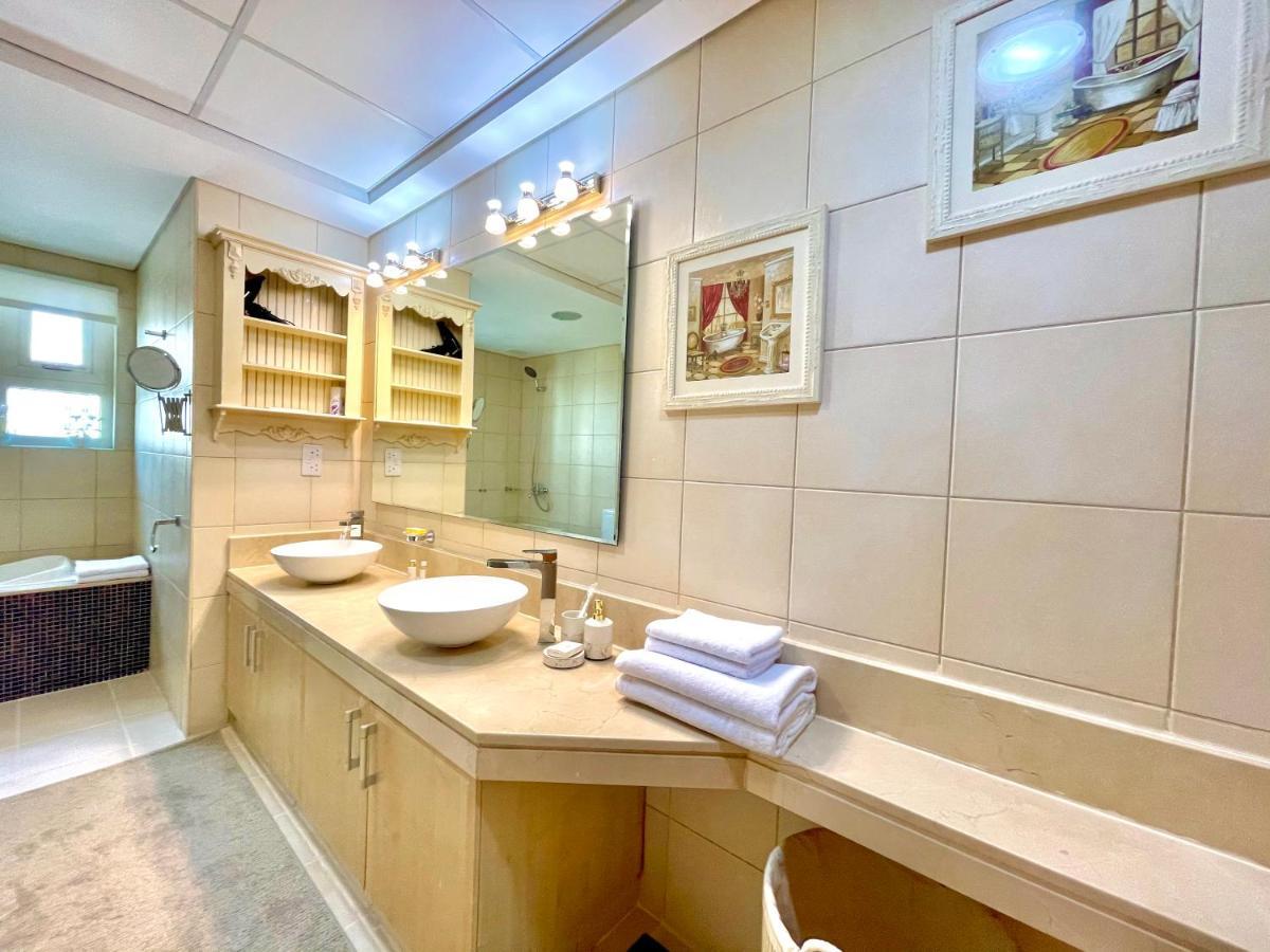 Luxury - Beachfront - Spacious Shoreline Residences - 5 Star Private Dubai