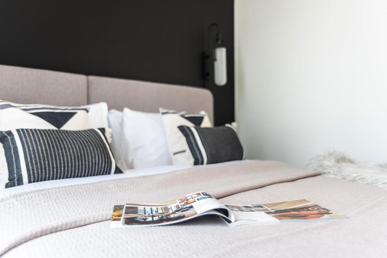 Eden's Homes & - Millennium Atria Residences Dubai