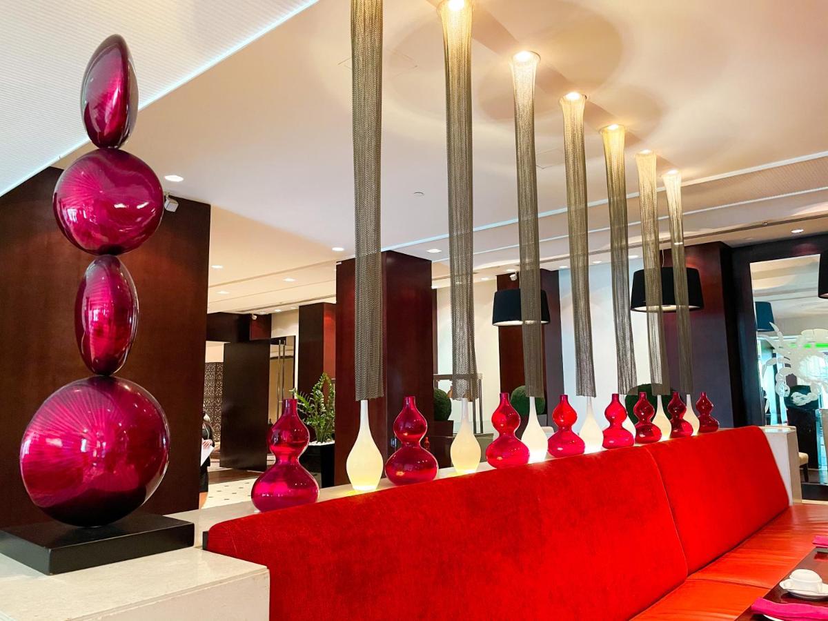 Moevenpick Grand Al Bustan 5*