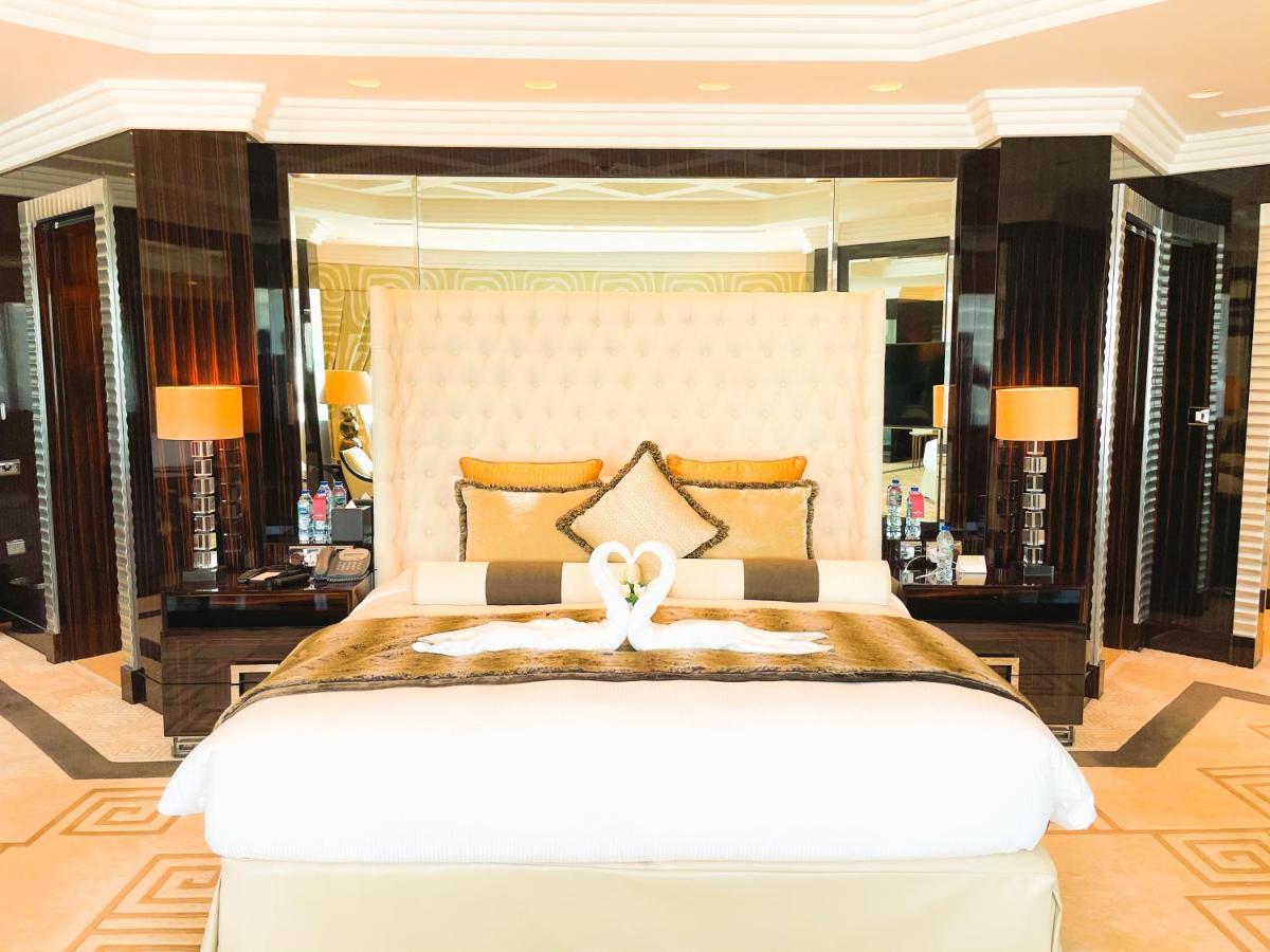 Moevenpick Grand Al Bustan Otel
