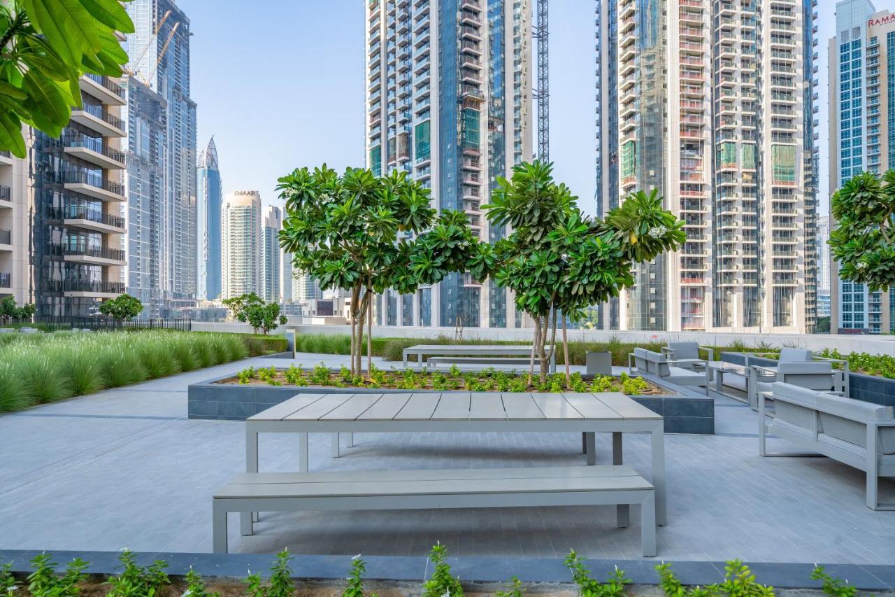 Elegant With Balcony Minutes From Burj Khalifa * Dubai