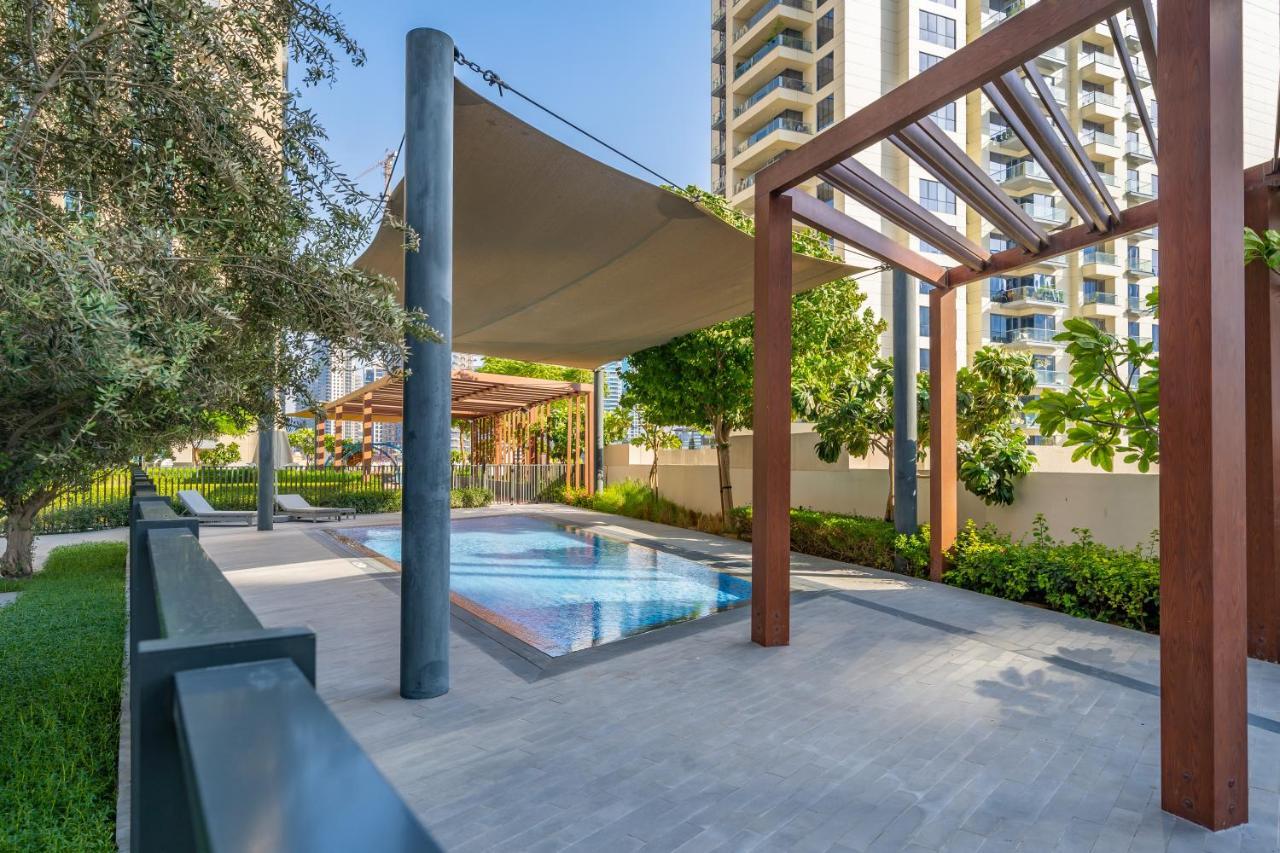 Apartment Elegant With Balcony Minutes From Burj Khalifa *