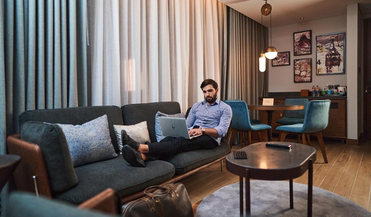 Revier - Hotel Dubai
