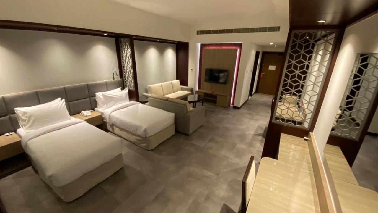 Sitara * Dubai