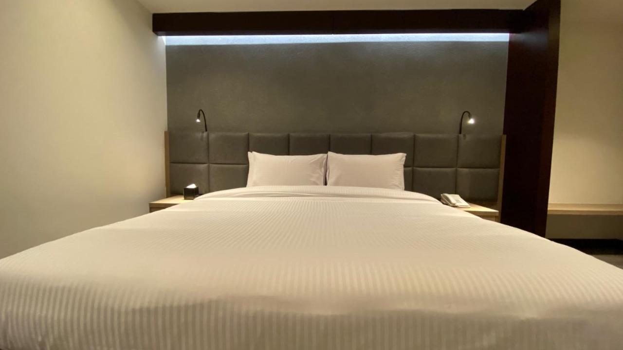 Sitara * Dubai