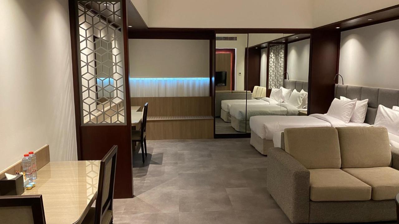 Sitara * Dubai