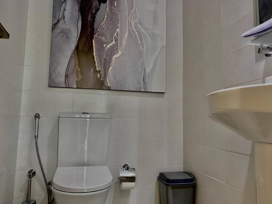 Next To Burj Khalifa & Mall Long Term Available! Send Message Apartamento Dubai