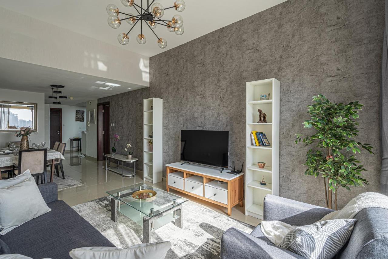 Higuests - Luxurious 1br With Balcony In Jvc Apartment