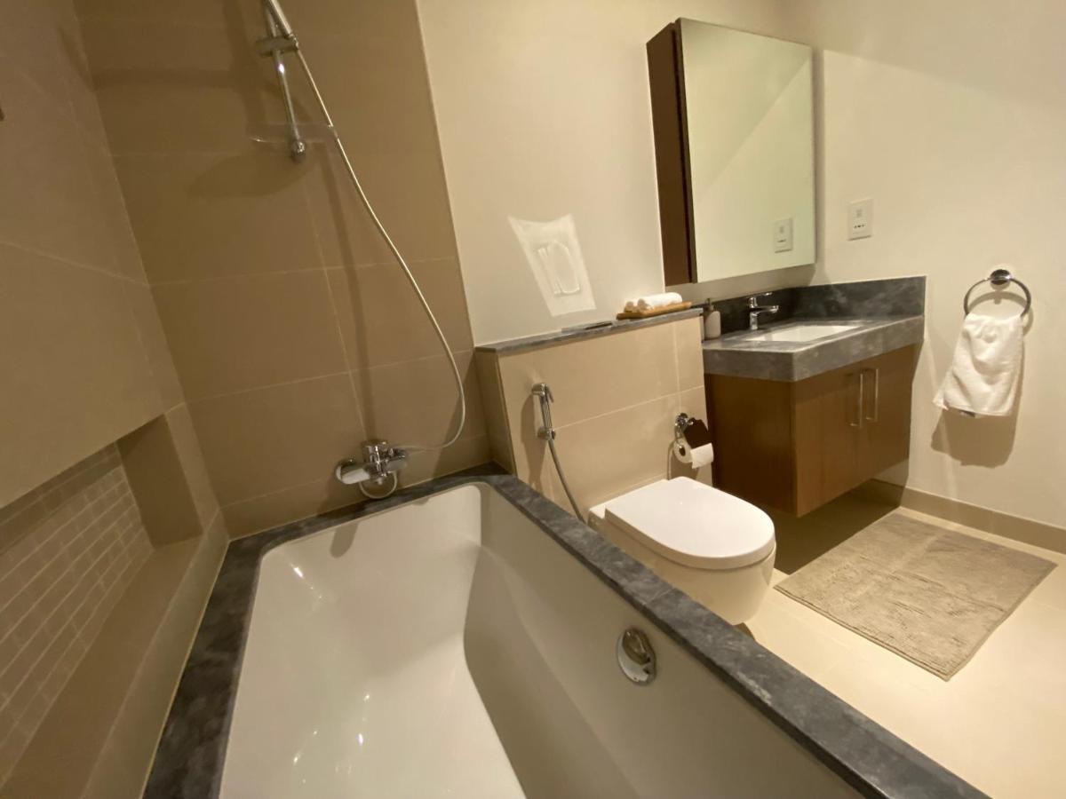 52 Luxury 1-br With Breath Taking Views And Amenities Apartment *
