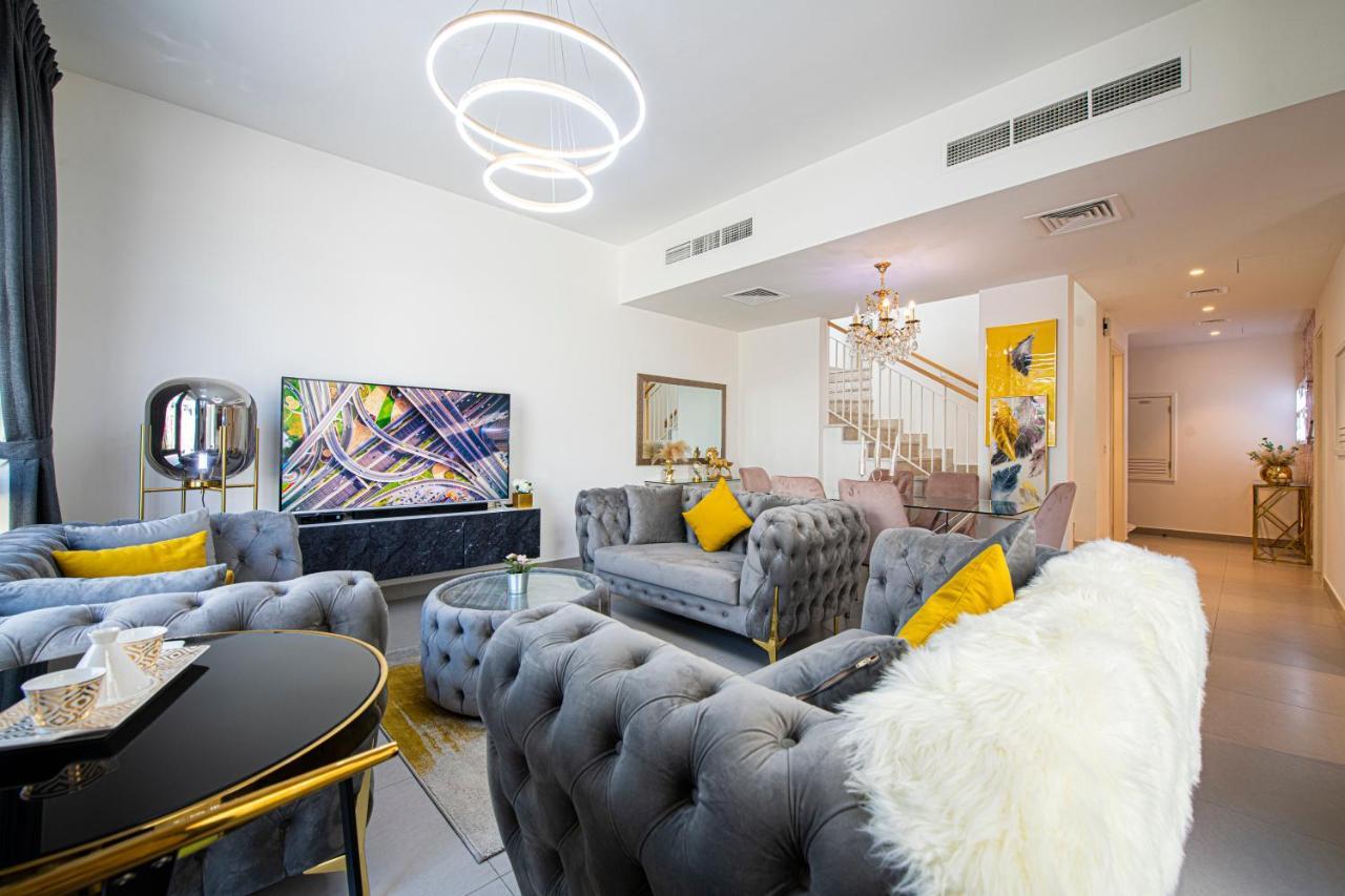 Villa Modern Hills Luxury 4 Bedroom *