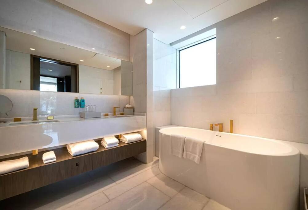 Villa Five Palm Luxury Villa: Beachfront Retreat With Private Pool And Panoramic Views *