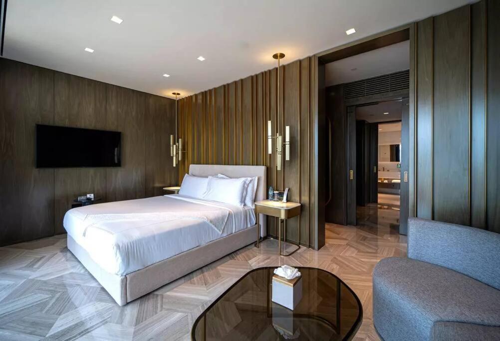 Villa Five Palm Luxury Villa: Beachfront Retreat With Private Pool And Panoramic Views Dubai