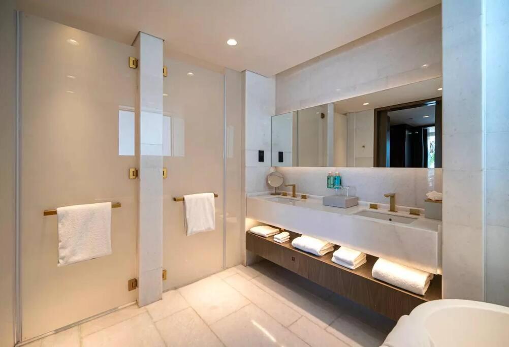 Five Palm Luxury Villa: Beachfront Retreat With Private Pool And Panoramic Views