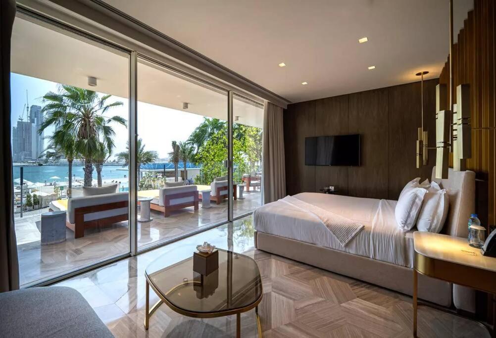 Five Palm Luxury Villa: Beachfront Retreat With Private Pool And Panoramic Views Dubai